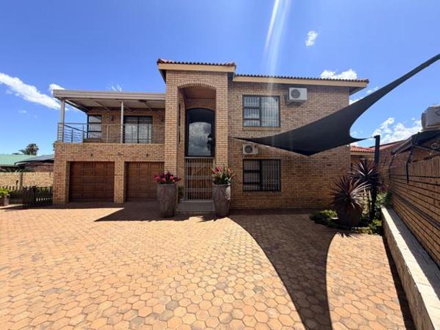 5 Bedroom House in Roylglen Gardens