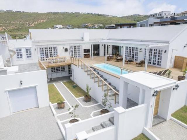 5 Bedroom House in Robberg