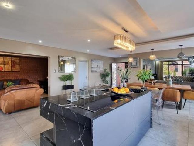 5 Bedroom House in Roberts Estate
