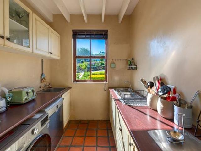 5 Bedroom House in Rome Glen
