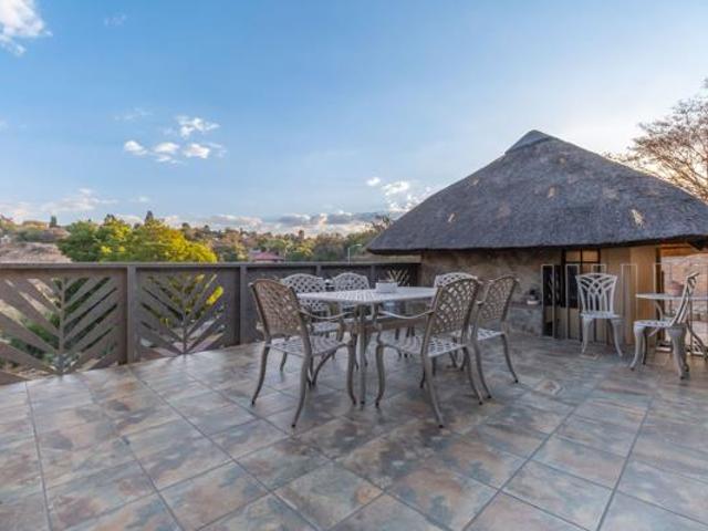 5 Bedroom House in Roodekrans
