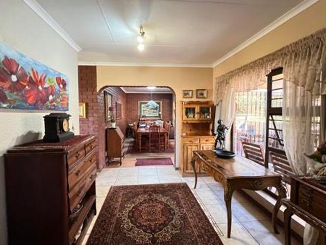 5 Bedroom House in Roodekrans