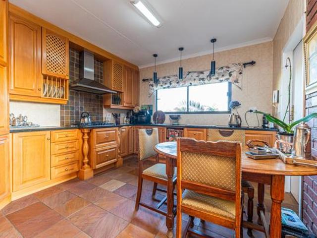 5 Bedroom House in Roodekrans