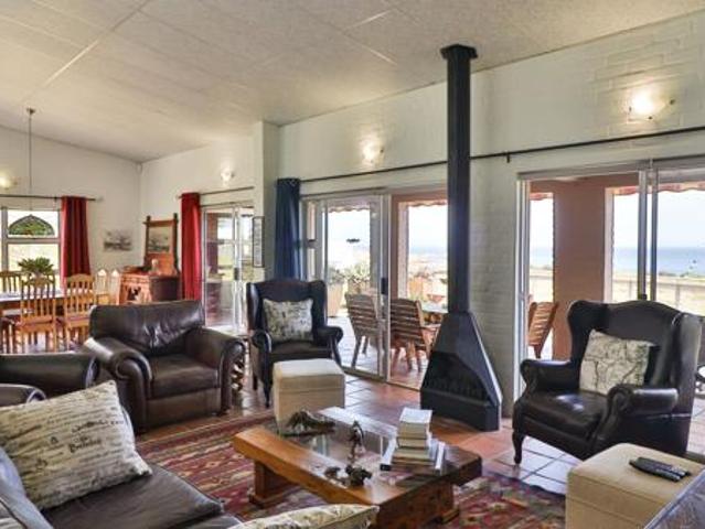 5 Bedroom House in Rooi Els