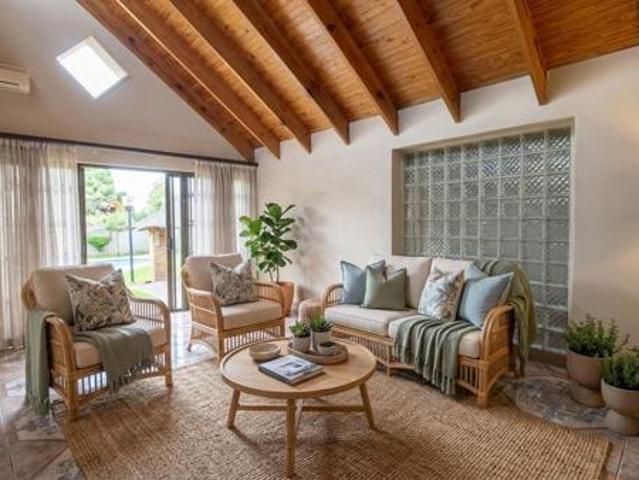 5 Bedroom House in Rooihuiskraal