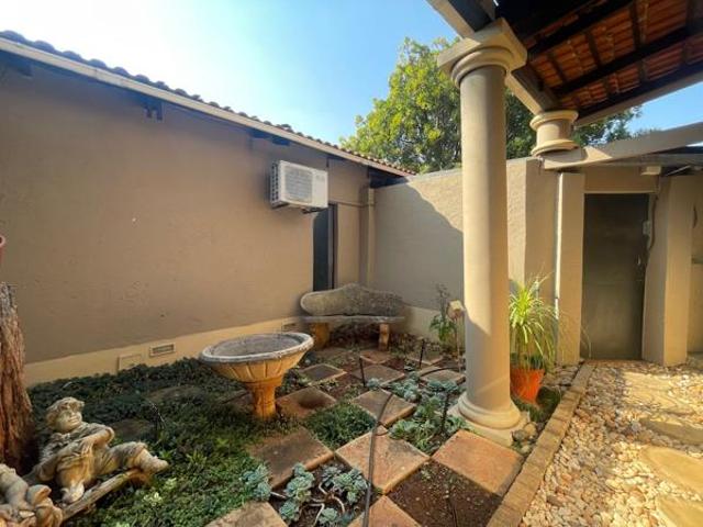 5 Bedroom House in Rooihuiskraal