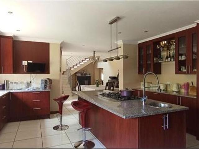 5 Bedroom House in Rooihuiskraal