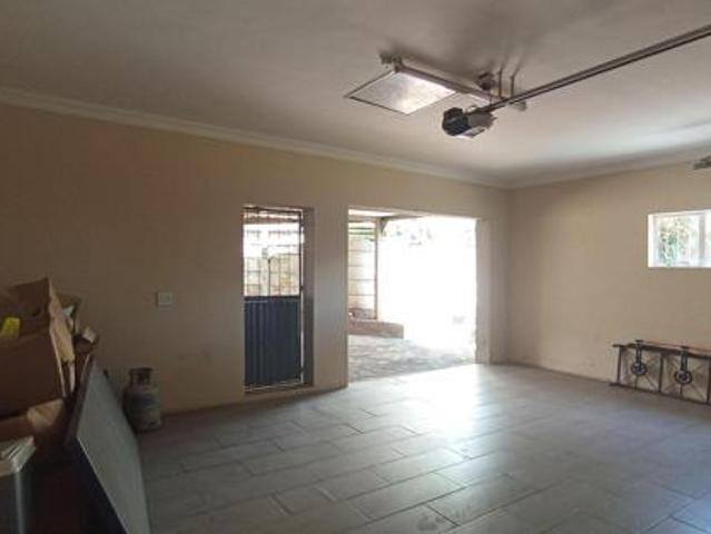 5 Bedroom House in Rooihuiskraal North