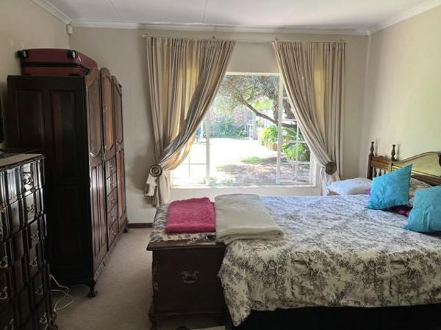 5 Bedroom House in Rooihuiskraal North