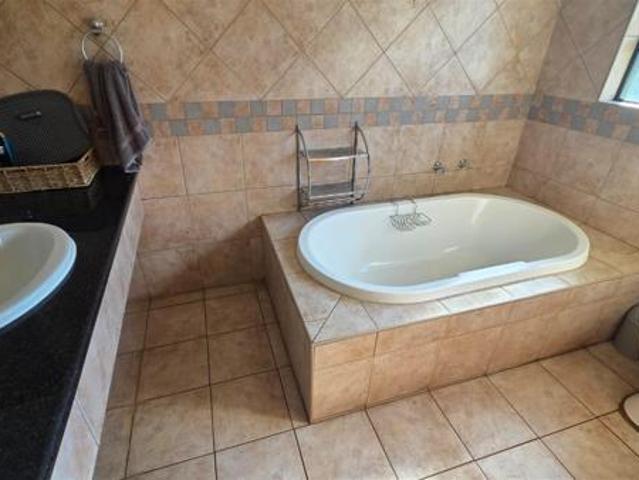 5 Bedroom House in Raslouw AH
