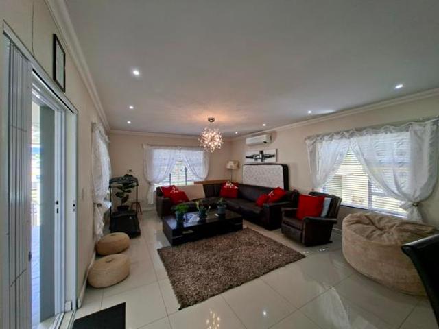 5 Bedroom House in Retreat