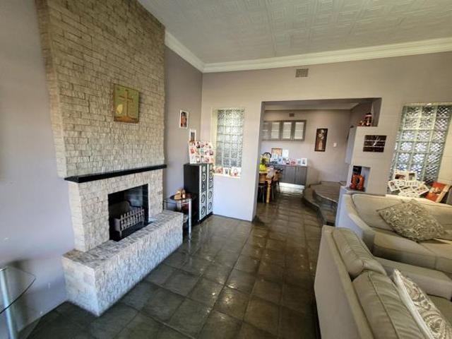 5 Bedroom House in Rhodesdene