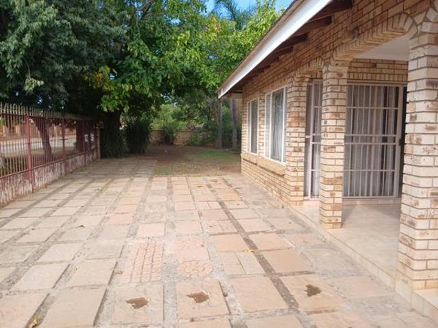 5 Bedroom House in Riviera Park