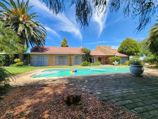 5 Bedroom House in Riebeeckstad