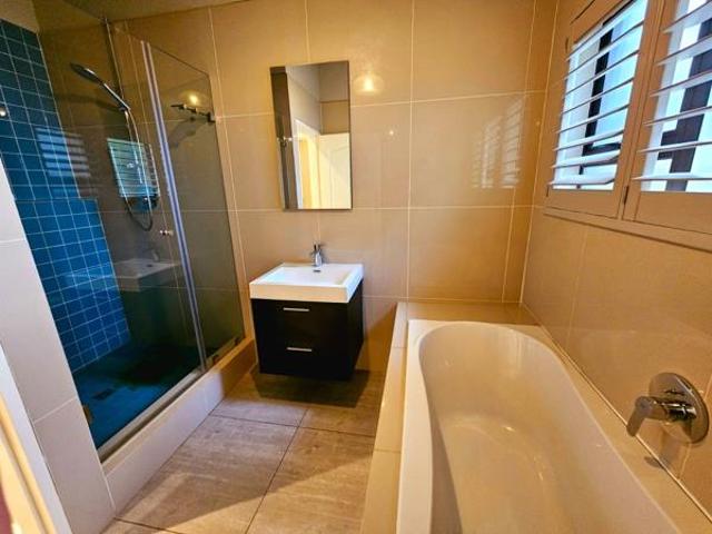 5 Bedroom House in Woodhill