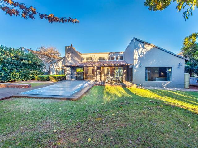 5 Bedroom House in Woodhill
