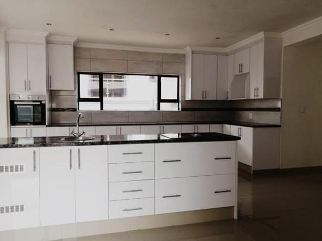 5 Bedroom House in Woodhill Estate