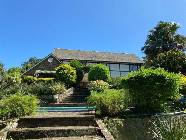 5 Bedroom House in Woodside