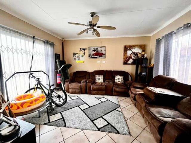 5 Bedroom House in Waterval East