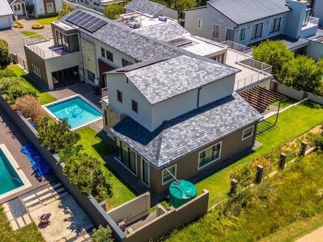 5 Bedroom House in Waterfall Country Estate
