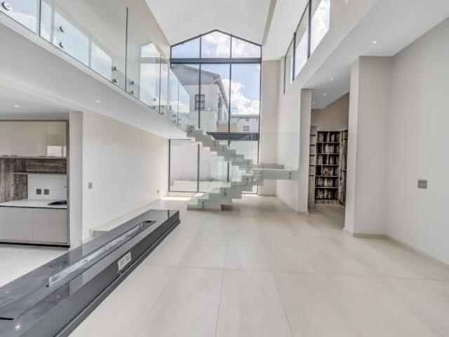 5 Bedroom House in Waterfall Country Estate
