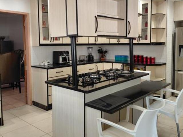 5 Bedroom House in Waterkloof