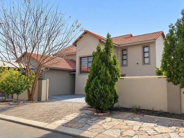 5 Bedroom House in Waterkloof East