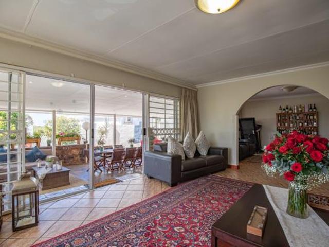 5 Bedroom House in Waterkloof Glen