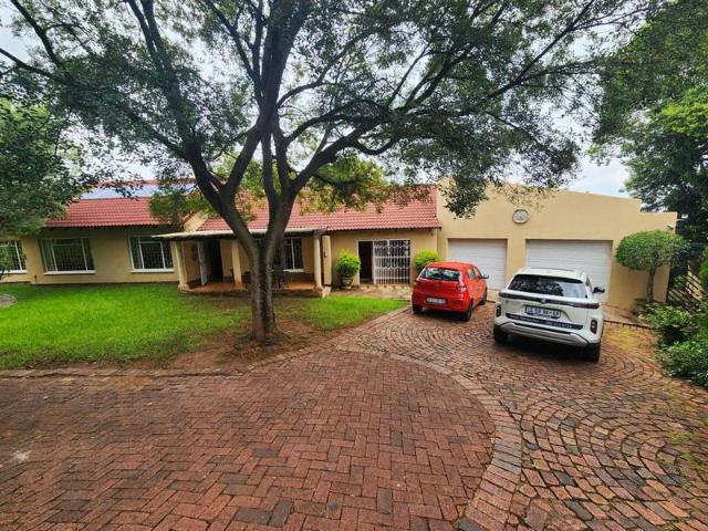 5 Bedroom House in Waterkloof Ridge