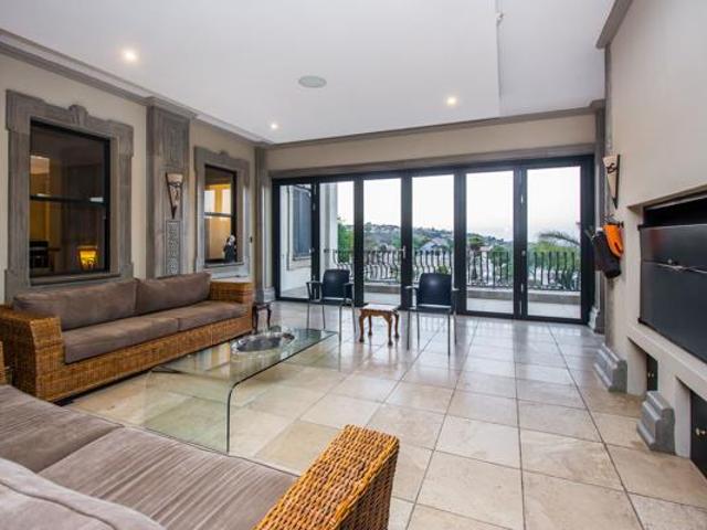 5 Bedroom House in Waterkloof Ridge