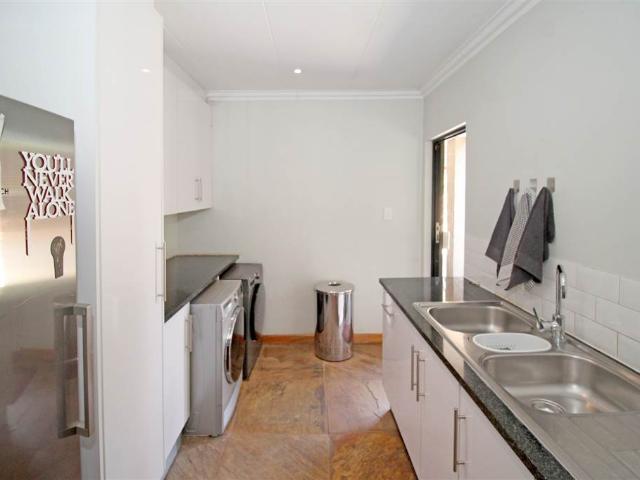 5 Bedroom House in Waterkloof Ridge