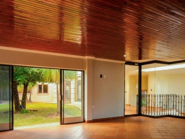 5 Bedroom House in Waterkloof Ridge
