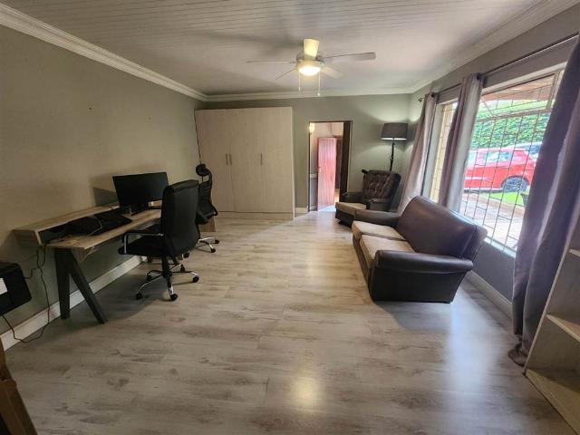 5 Bedroom House in Waterkloof Ridge