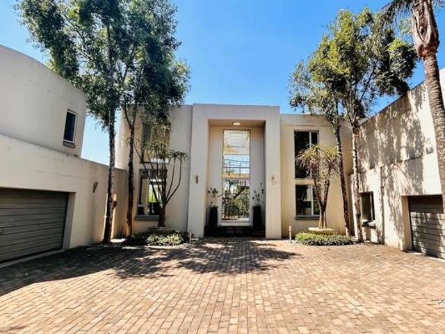 5 Bedroom House in Waterkloof Ridge