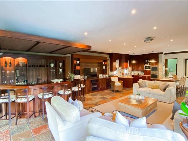 5 Bedroom House in Waterkloof Ridge