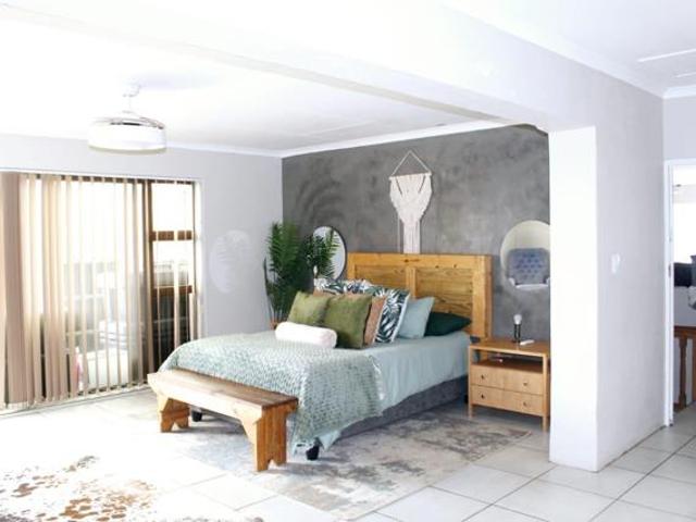 5 Bedroom House in Wavecrest