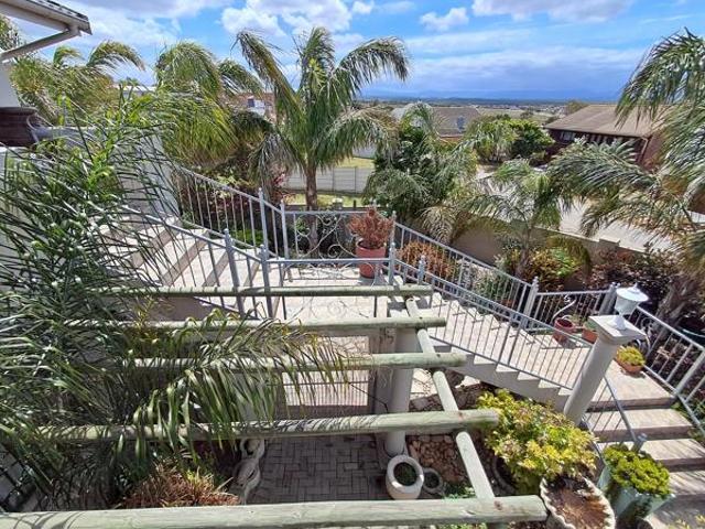 5 Bedroom House in Wavecrest