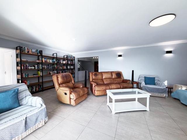 5 Bedroom House in Wavecrest