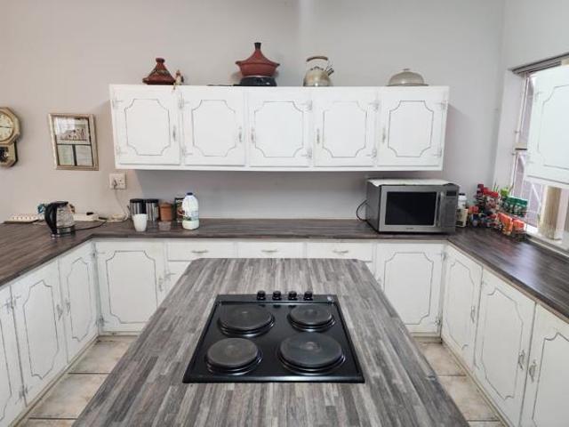 5 Bedroom House in Wavecrest