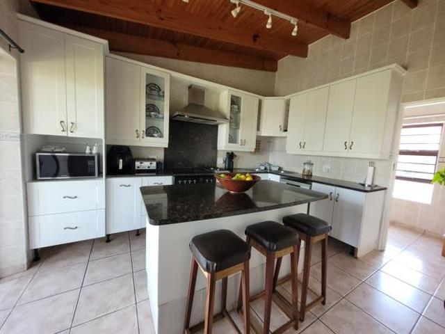 5 Bedroom House in Wavecrest