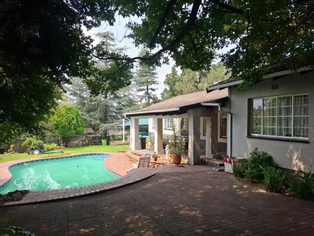 5 Bedroom House in Weltevreden Park
