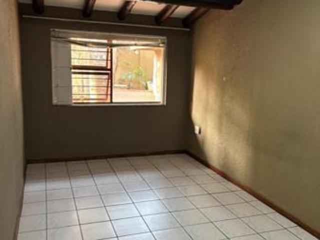 5 Bedroom House in Weltevreden Park