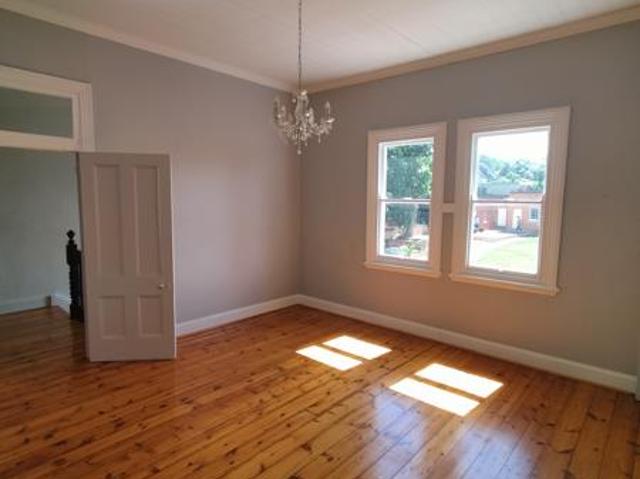 5 Bedroom House in Wembley