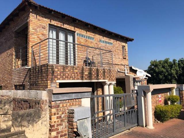 5 Bedroom House in West Acres Ext 13