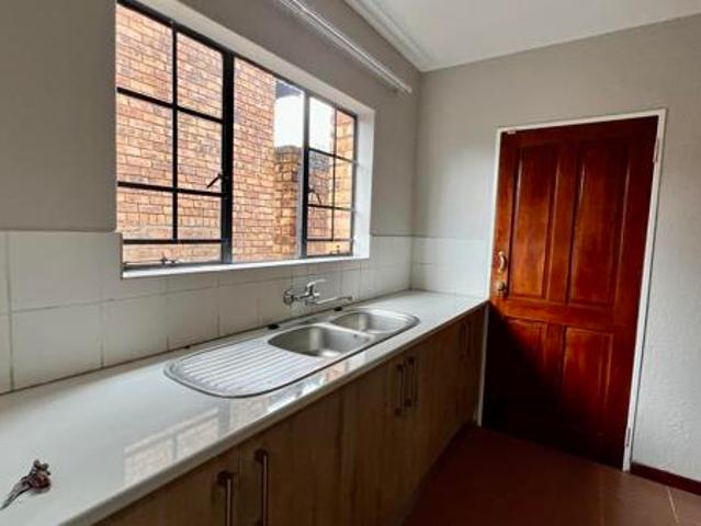 5 Bedroom House in West Acres Ext 8