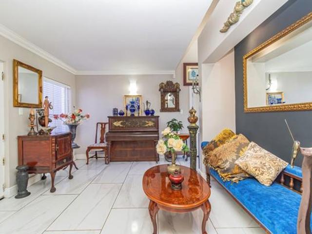 5 Bedroom House in West Bank