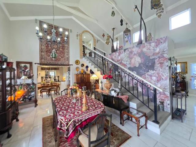 5 Bedroom House in West Bank