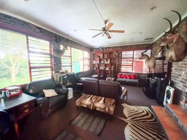 5 Bedroom House in West Bank