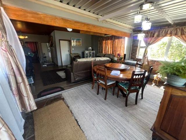 5 Bedroom House in West Bank