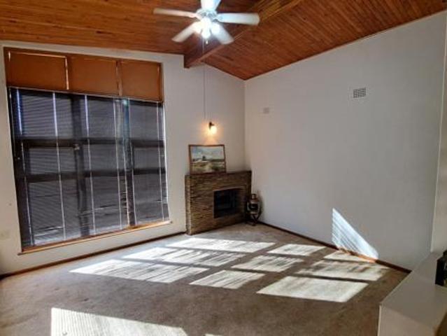 5 Bedroom House in West Bank